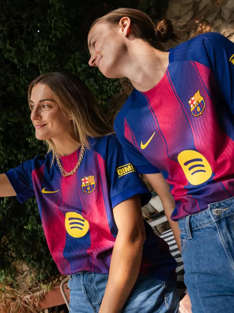 Le FC Barcelone et Nike dévoilent le nouveau maillot domicile de la saison 2025-2026