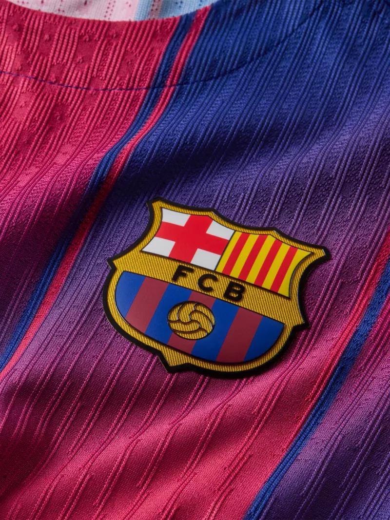 Le FC Barcelone et Nike dévoilent le nouveau maillot domicile de la saison 2025-2026