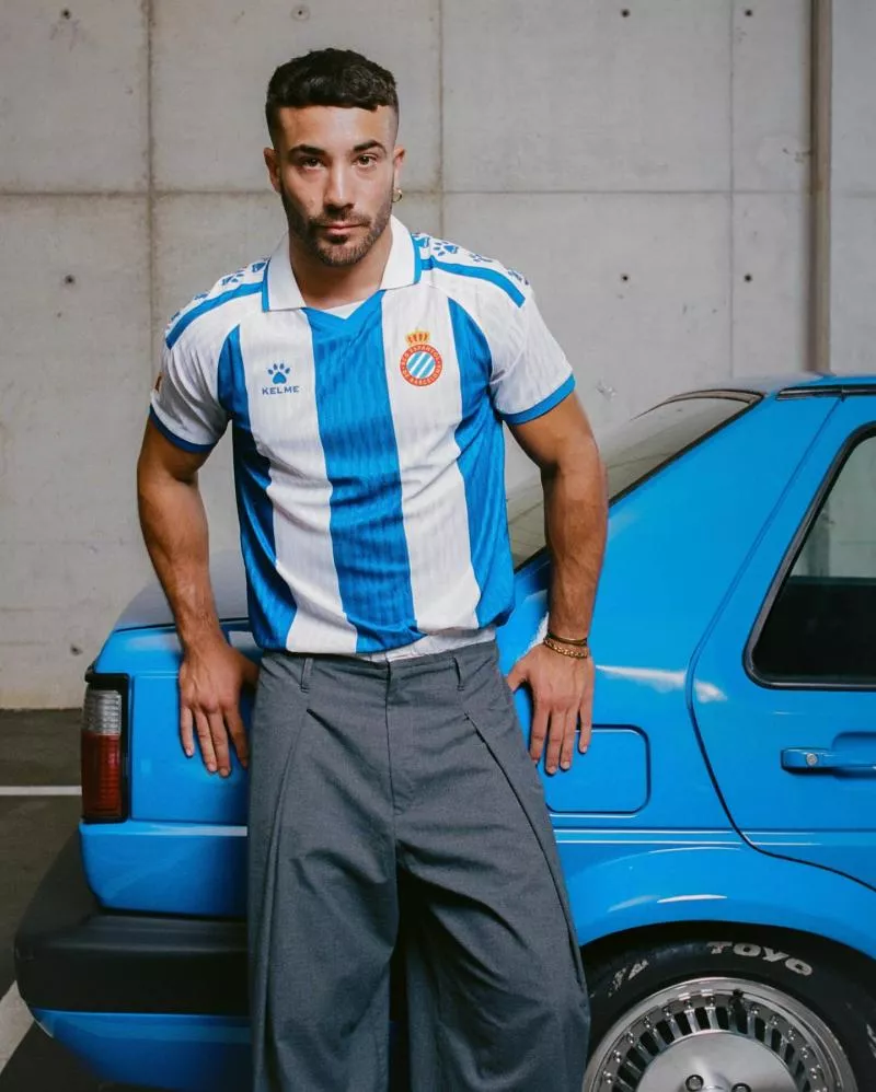 Les nouveaux maillots stylés de l'Espanyol Barcelone signés Kelme