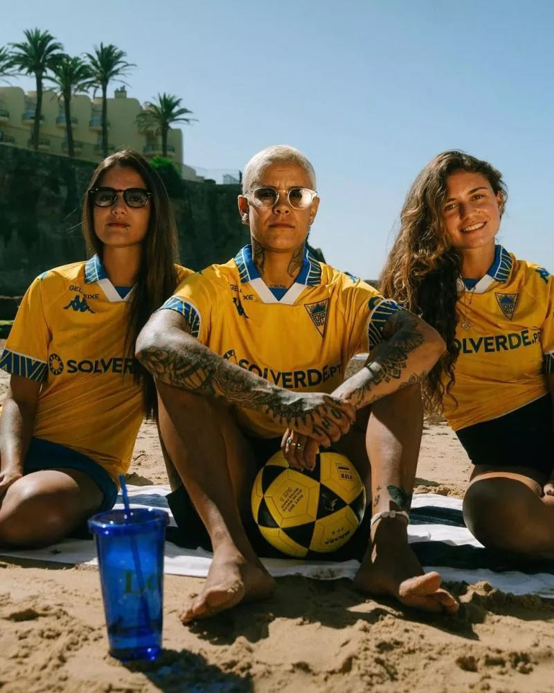 Kappa réalise un maillot qui sent bon l'été pour Estoril Praia