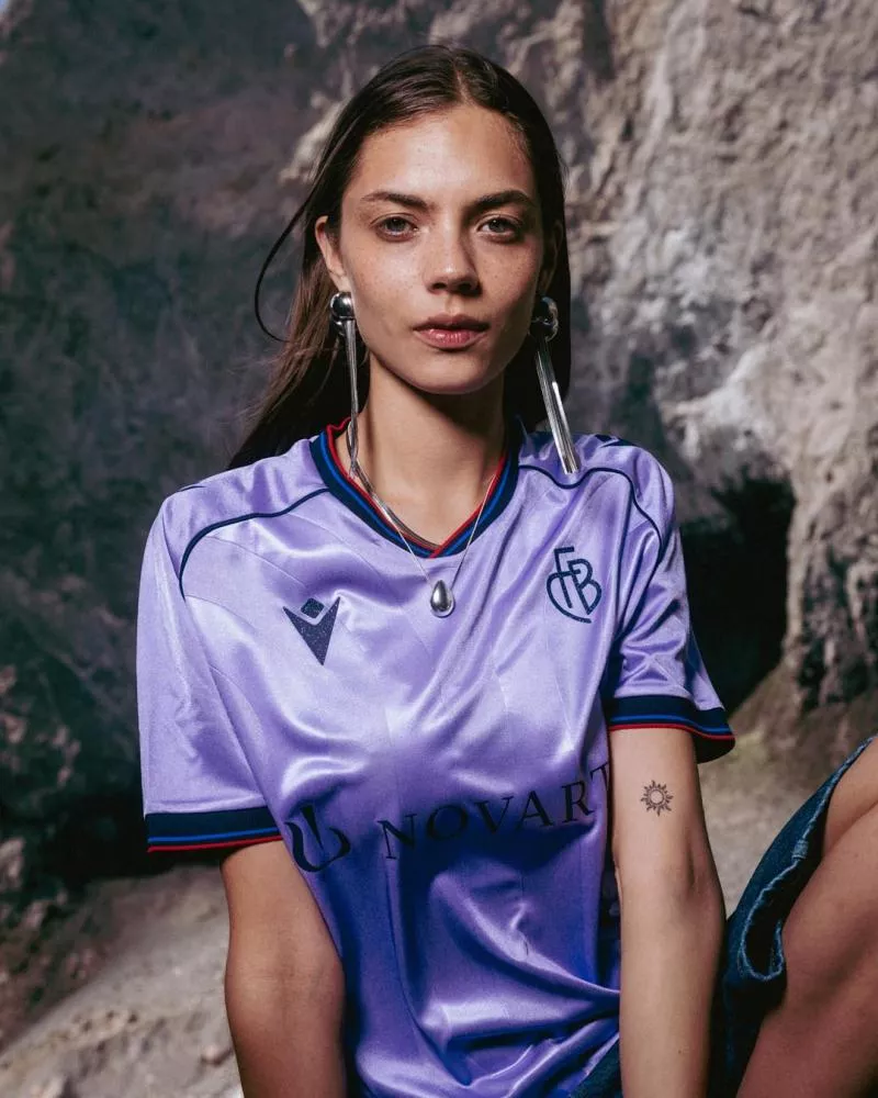 Les deux nouveaux maillots stylés du FC Bâle par Macron