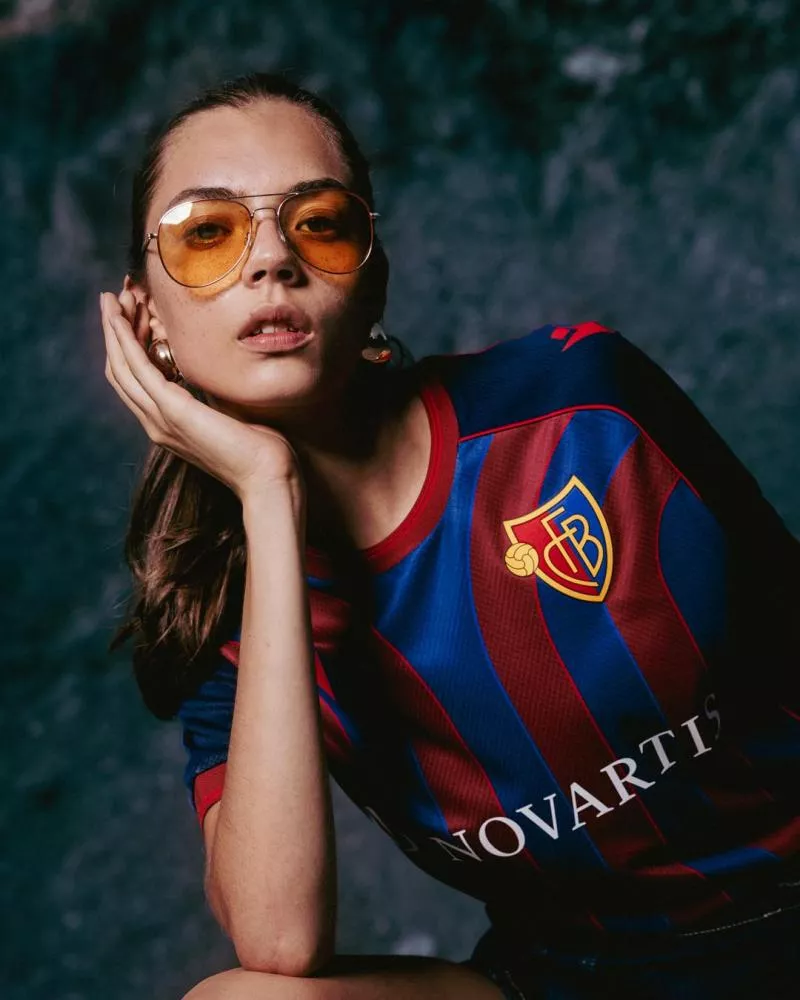 Les deux nouveaux maillots stylés du FC Bâle par Macron