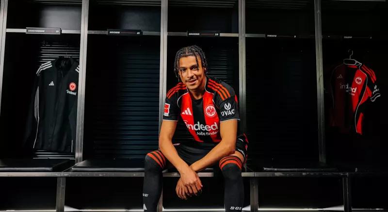L’Eintracht Francfort passe chez adidas et dégaine son nouveau maillot domicile