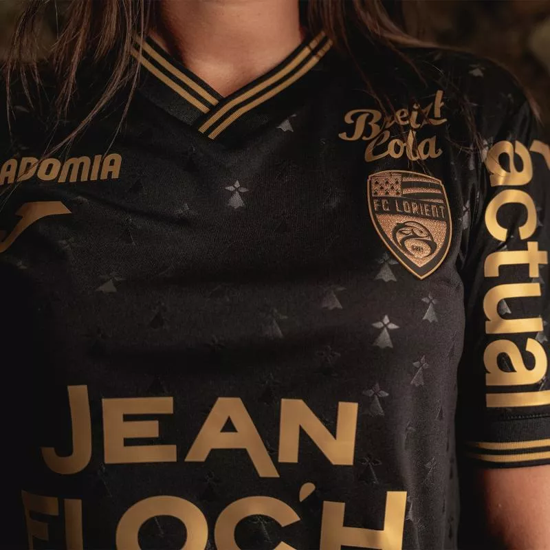 Le FC Lorient met à l'honneur la Bretagne sur son nouveau maillot third