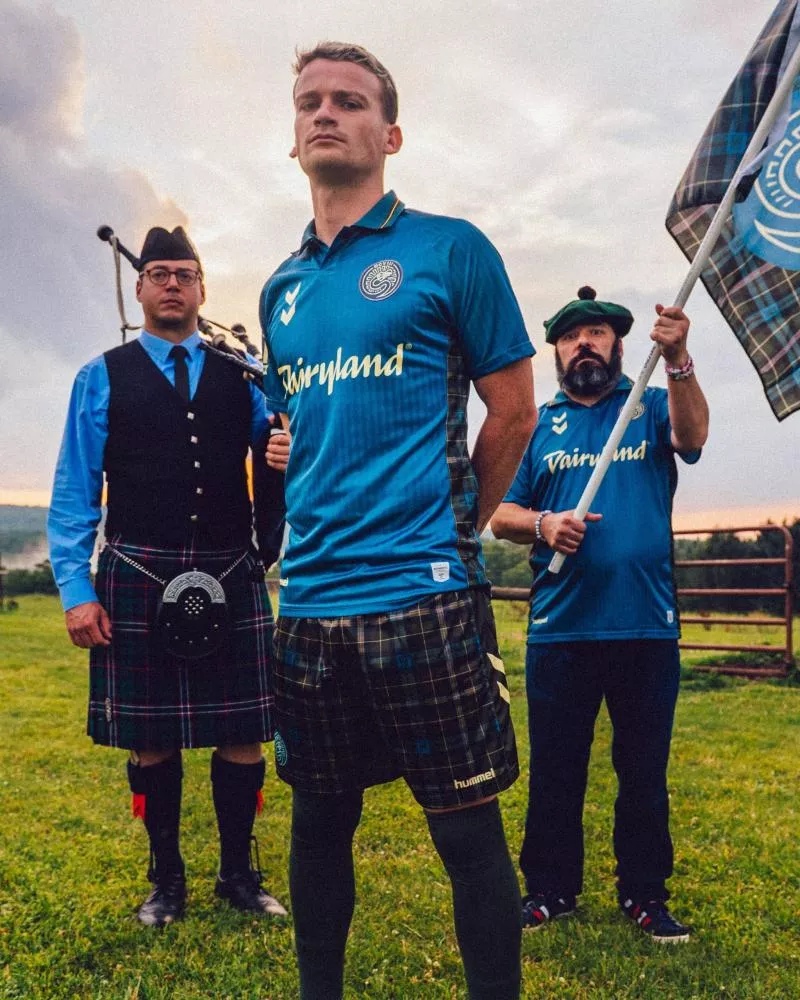 Un club du Wisconsin s’inspire du kilt écossais pour son maillot