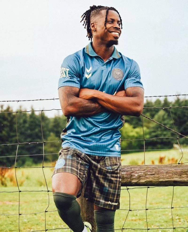 Un club du Wisconsin s’inspire du kilt écossais pour son maillot