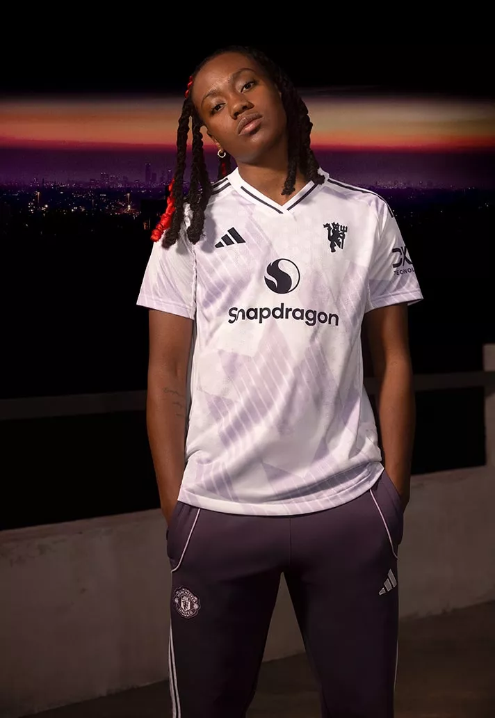 Manchester United s'inspire des 90s sur son nouveau maillot extérieur