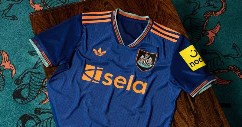 Newcastle et adidas lancent un nouveau maillot third dans un style old school
