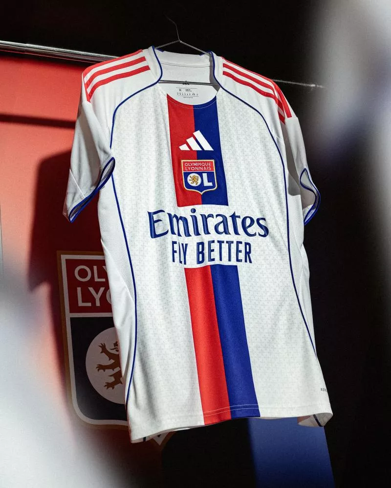 L'OL dégaine son nouveau maillot domicile pour la saison 2025-2026 !