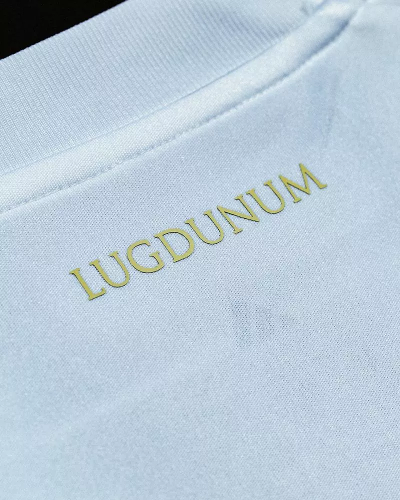 L'OL dégaine son nouveau maillot domicile pour la saison 2025-2026 !
