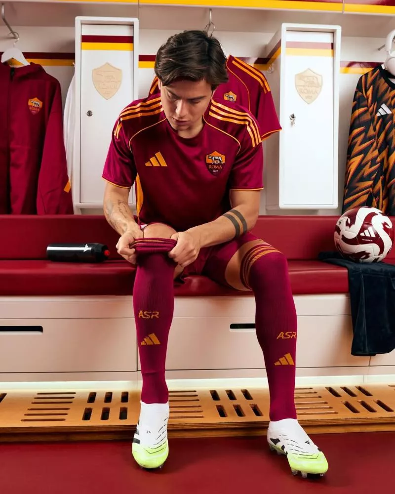 Un nouveau maillot domicile inspiré des années 90 pour l'AS Roma