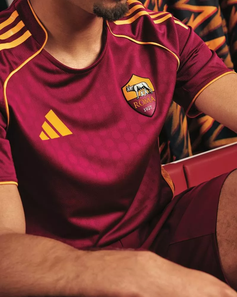 Un nouveau maillot domicile inspiré des années 90 pour l'AS Roma