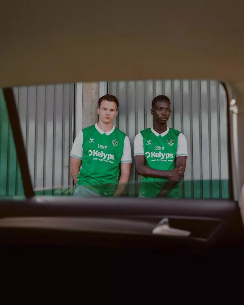 L'AS Saint-Étienne dévoile son nouveau maillot domicile 2025-2026