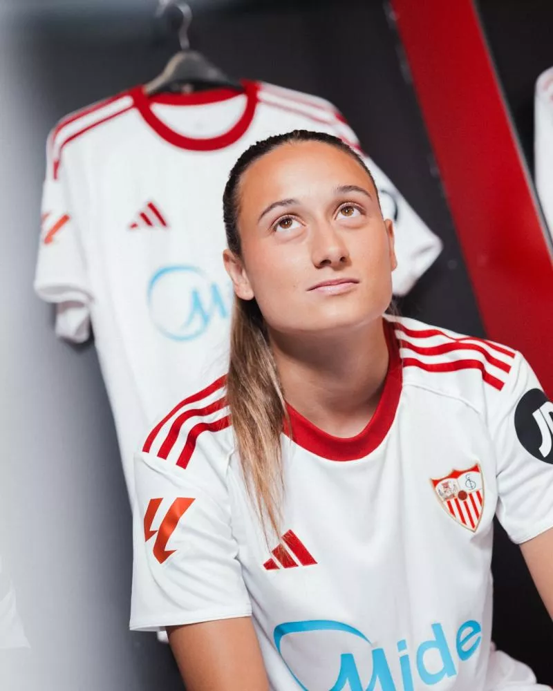 Le Séville FC passe chez adidas et révèle son nouveau maillot domicile