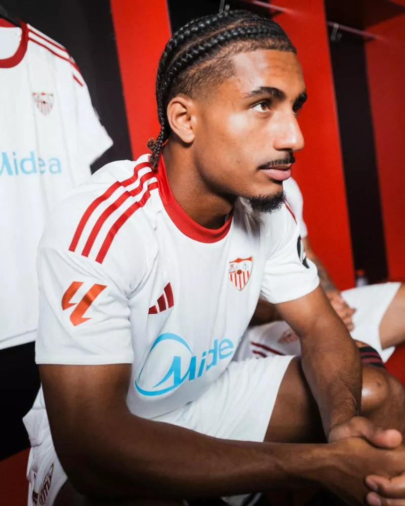 Le Séville FC passe chez adidas et révèle son nouveau maillot domicile