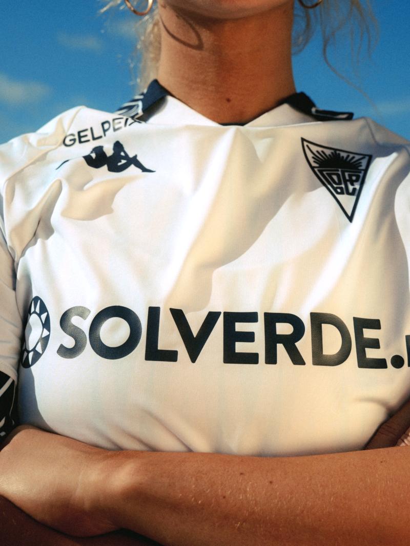 Estoril Praia dévoile un maillot extérieur qui sent bon l’Atlantique