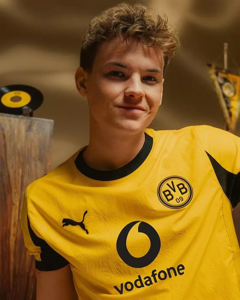 Le Borussia Dortmund revient au classique sur son nouveau maillot dédié aux coupes
