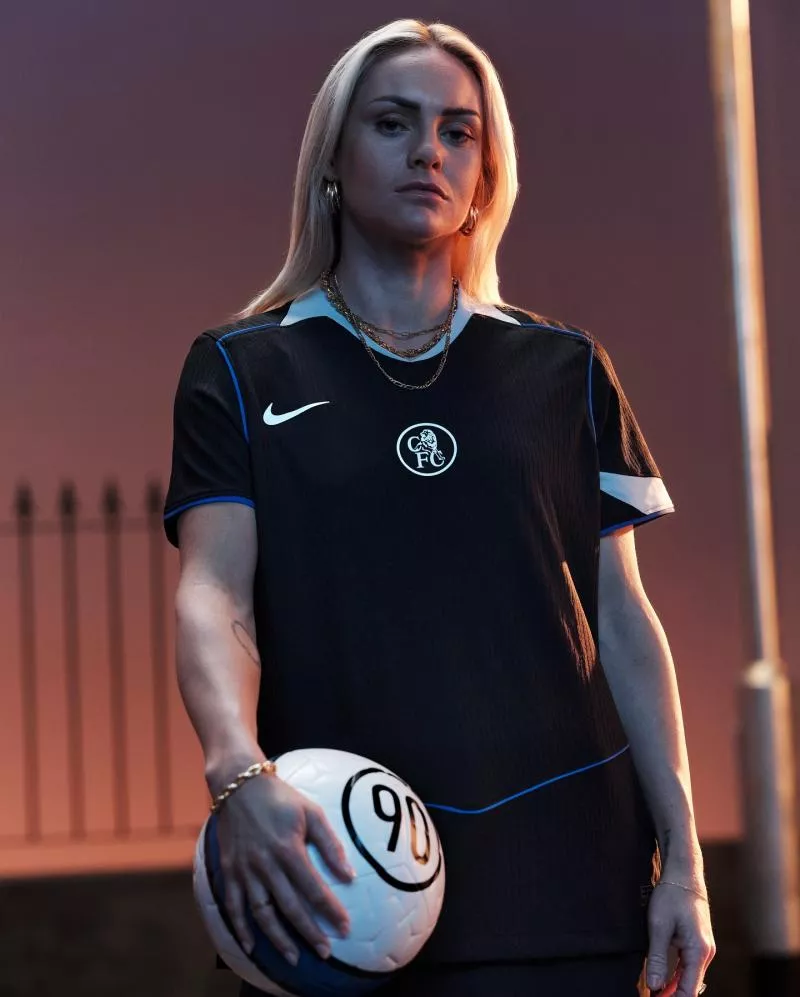 Chelsea dégaine un nouveau maillot third en mode Total 90