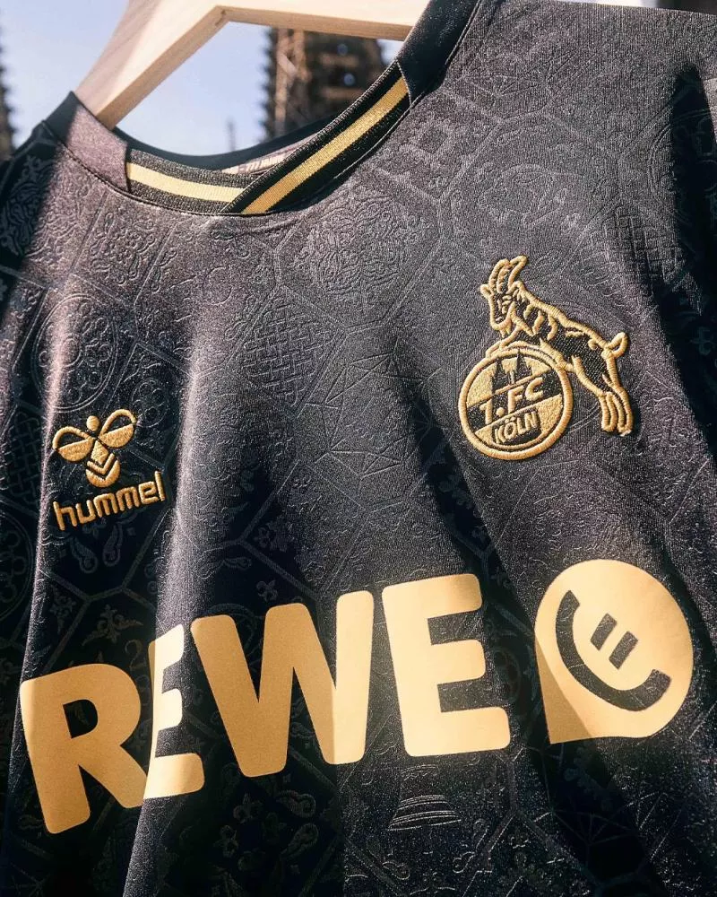 Le sublime maillot third du FC Cologne en hommage à sa cathédrale