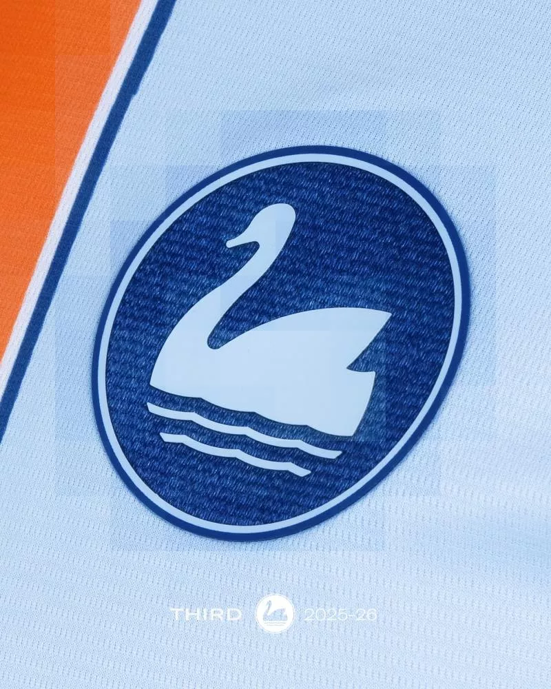 Swansea rend hommage au sport automobile sur son nouveau maillot third