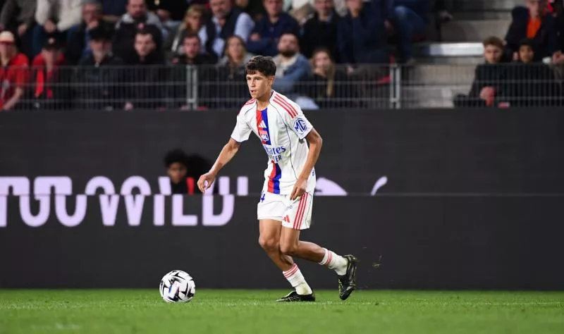 Quand Karim Benzema offre une paire de Predator à Khalis Merah