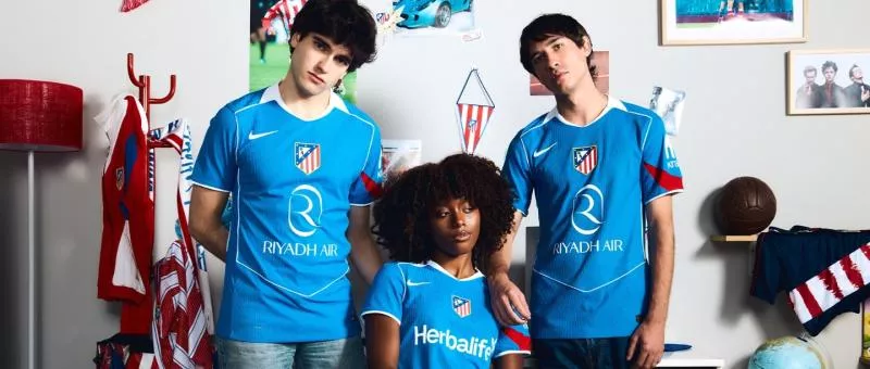 Vingt ans après, le maillot Total 90 fait son retour à l’Atlético