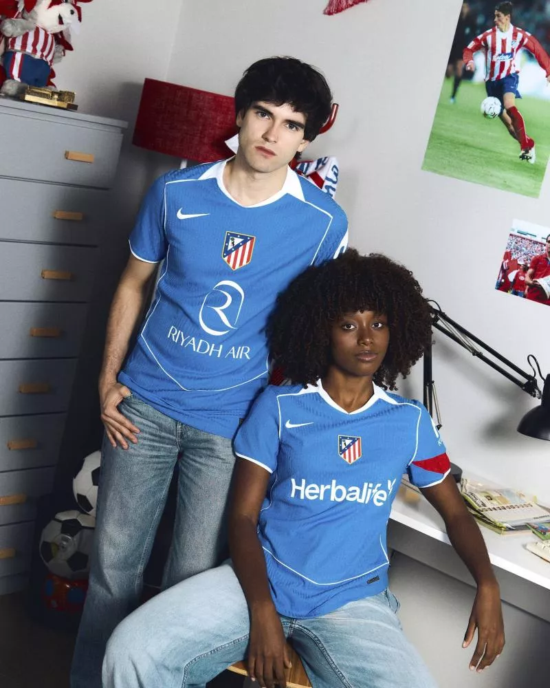 Vingt ans après, le maillot Total 90 fait son retour à l'Atlético