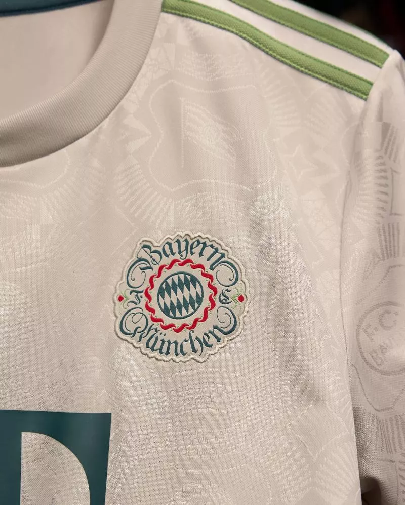 Le Bayern Munich célèbre l'Oktoberfest avec un maillot collector !