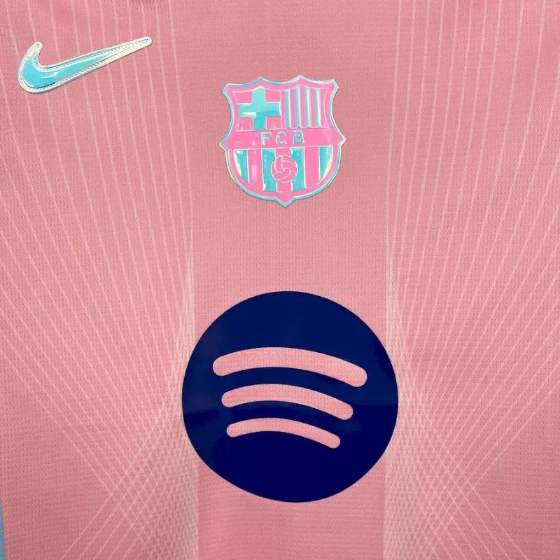 L'incroyable succès du faux maillot rose du FC Barcelone