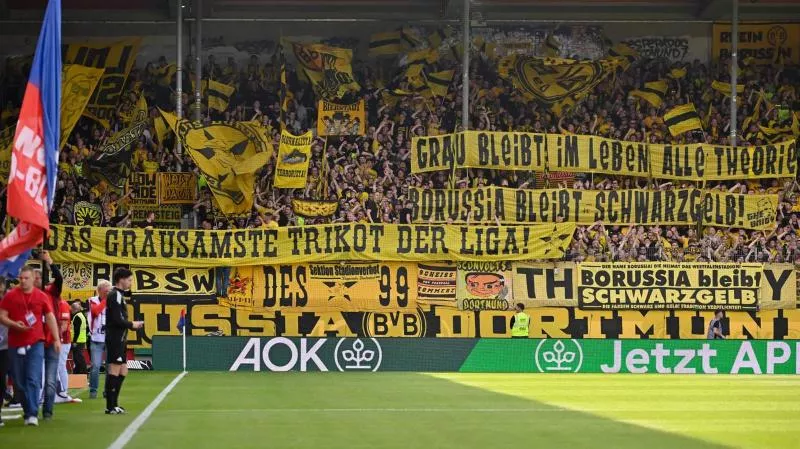 Quand les supporters de Dortmund protestent contre… leur maillot extérieur !