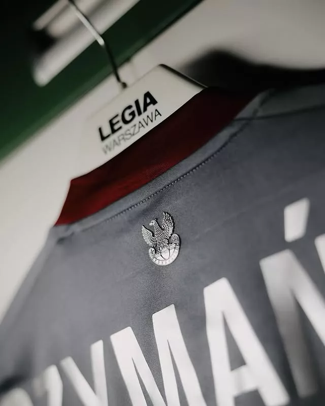 Le Legia Varsovie rend hommage aux héros de l’indépendance sur son nouveau maillot