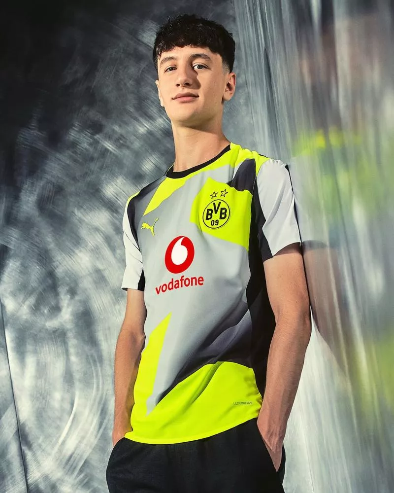 Un nouveau maillot extérieur complètement fou pour le Borussia Dortmund