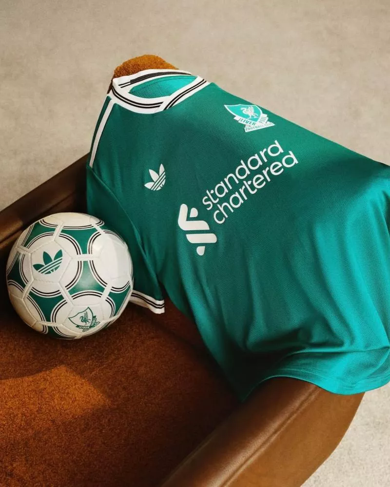Liverpool dévoile (enfin) son nouveau maillot third avec adidas !