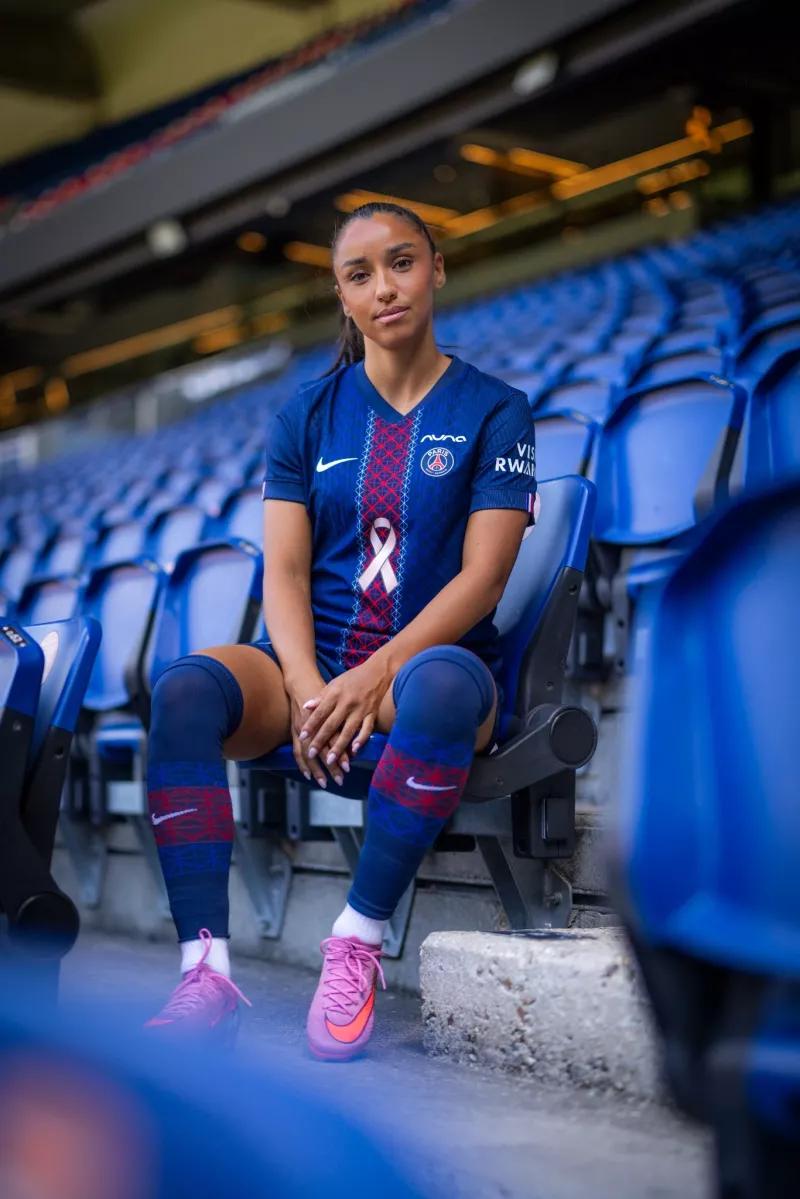 Le ruban d'Octobre Rose débarque sur les maillots du PSG