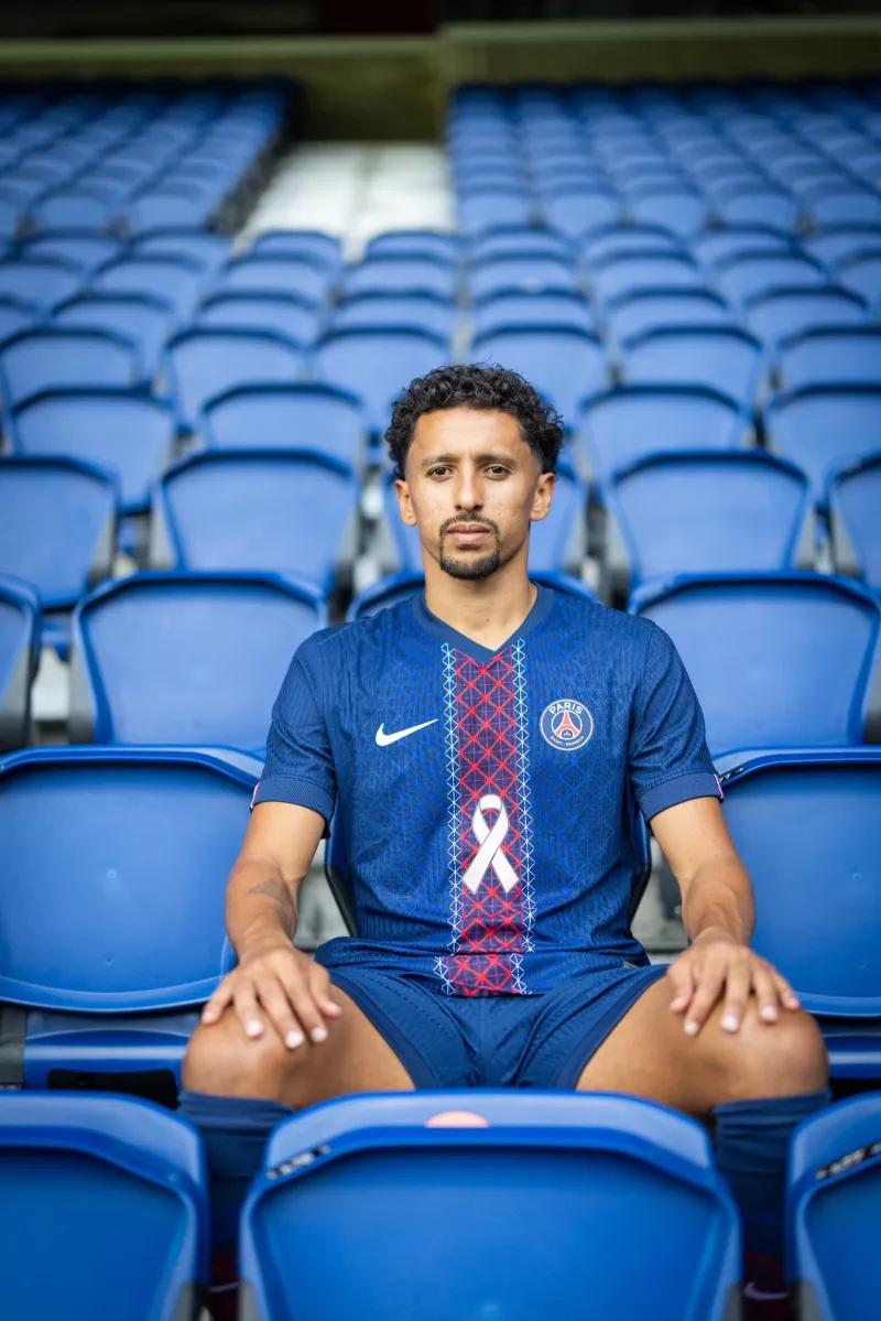 Le ruban d'Octobre Rose débarque sur les maillots du PSG