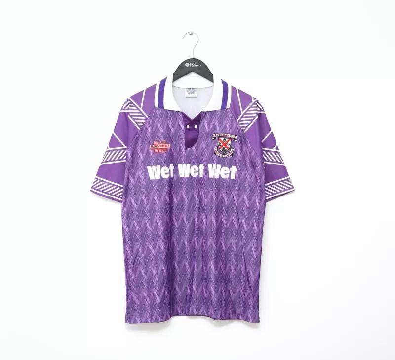 Ces groupes de musique qui sponsorisent des maillots de clubs de foot