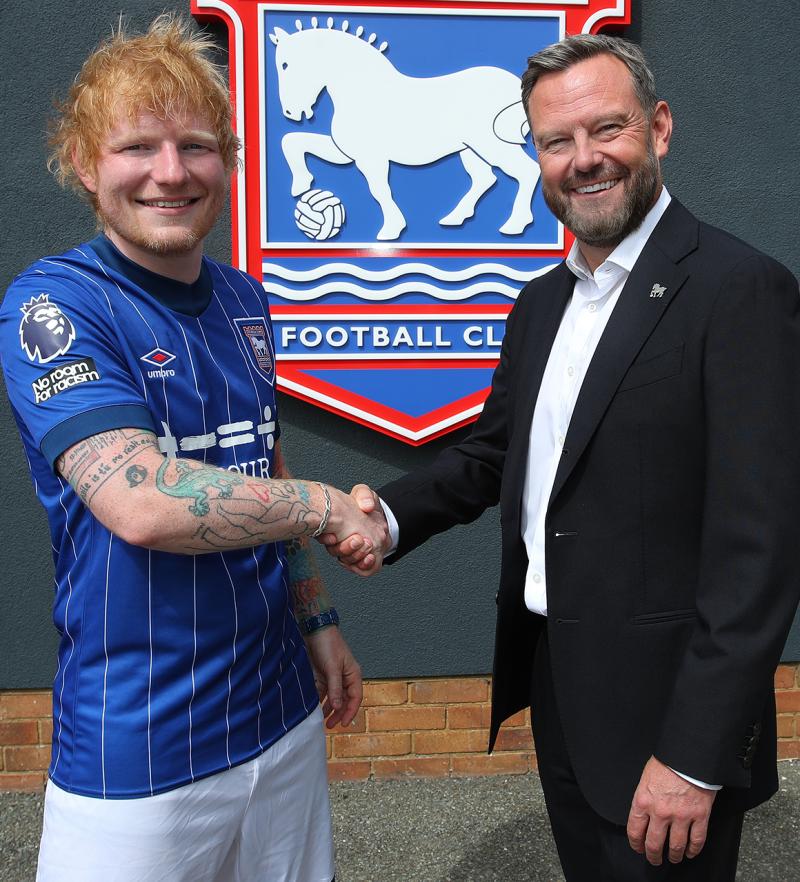 Ces groupes de musique qui sponsorisent des maillots de clubs de foot