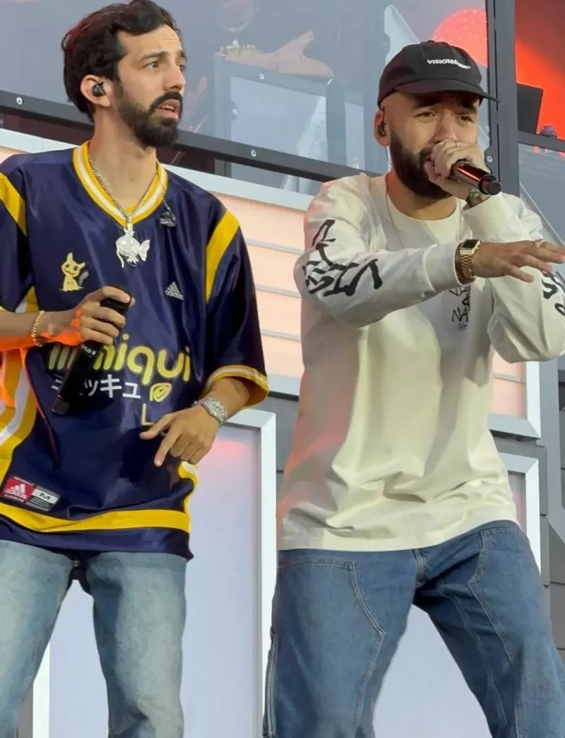 Cet artiste crée des maillots de foot à l'effigie des Pokémon