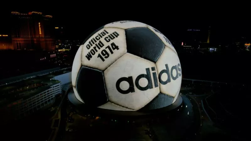 adidas retrace l’histoire des ballons de la Coupe du monde à Las Vegas
