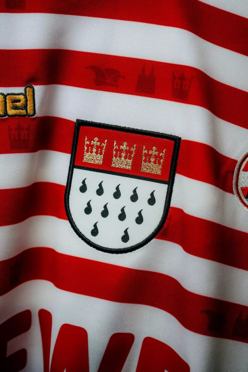 Le FC Cologne dévoile son nouveau maillot pour le carnaval de la ville