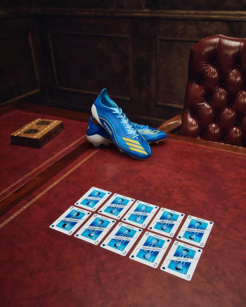 Lionel Messi choisit dix jeunes joueurs pour porter sa F50 signature