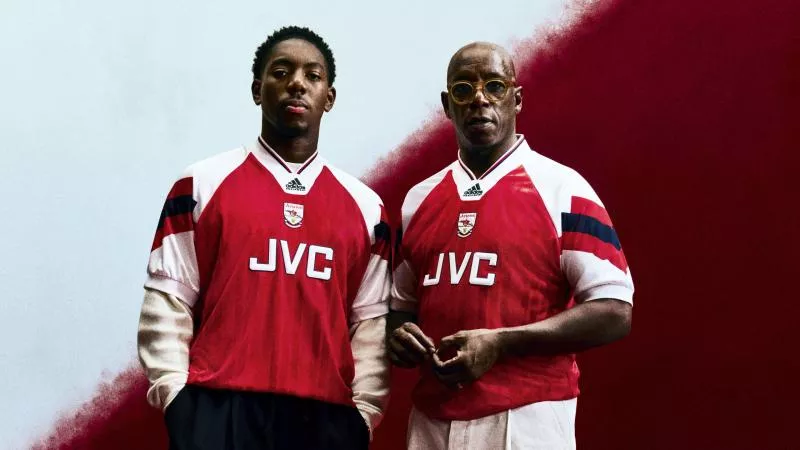 Arsenal sort une réédition de son maillot 92-94