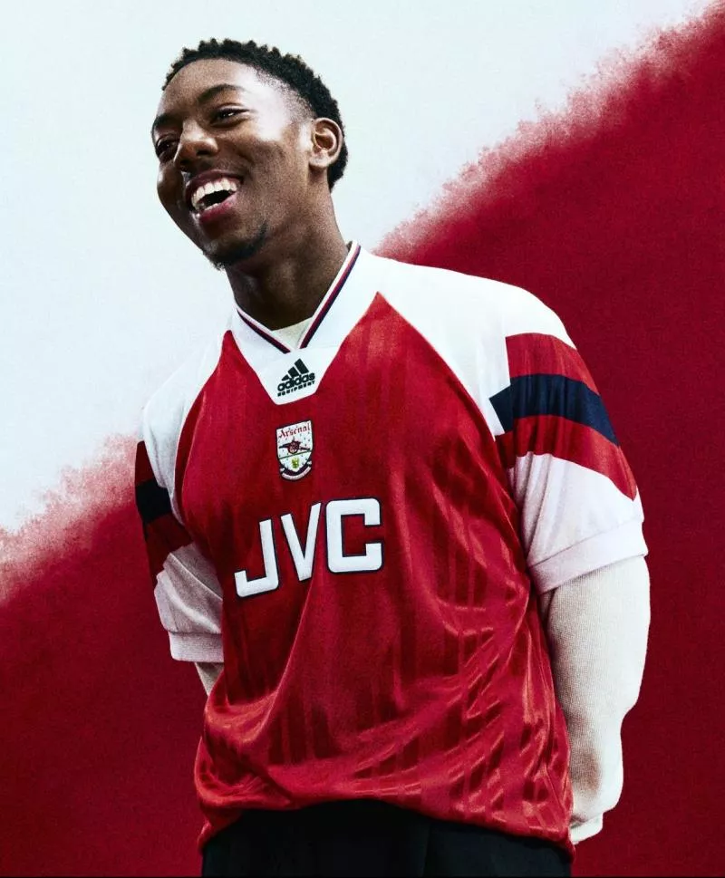 Arsenal sort une réédition de son maillot 92-94