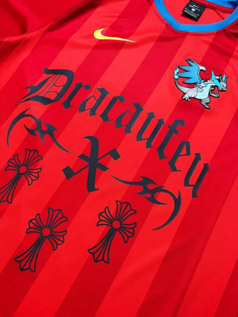 Cet artiste crée des maillots de foot à l'effigie des Pokémon