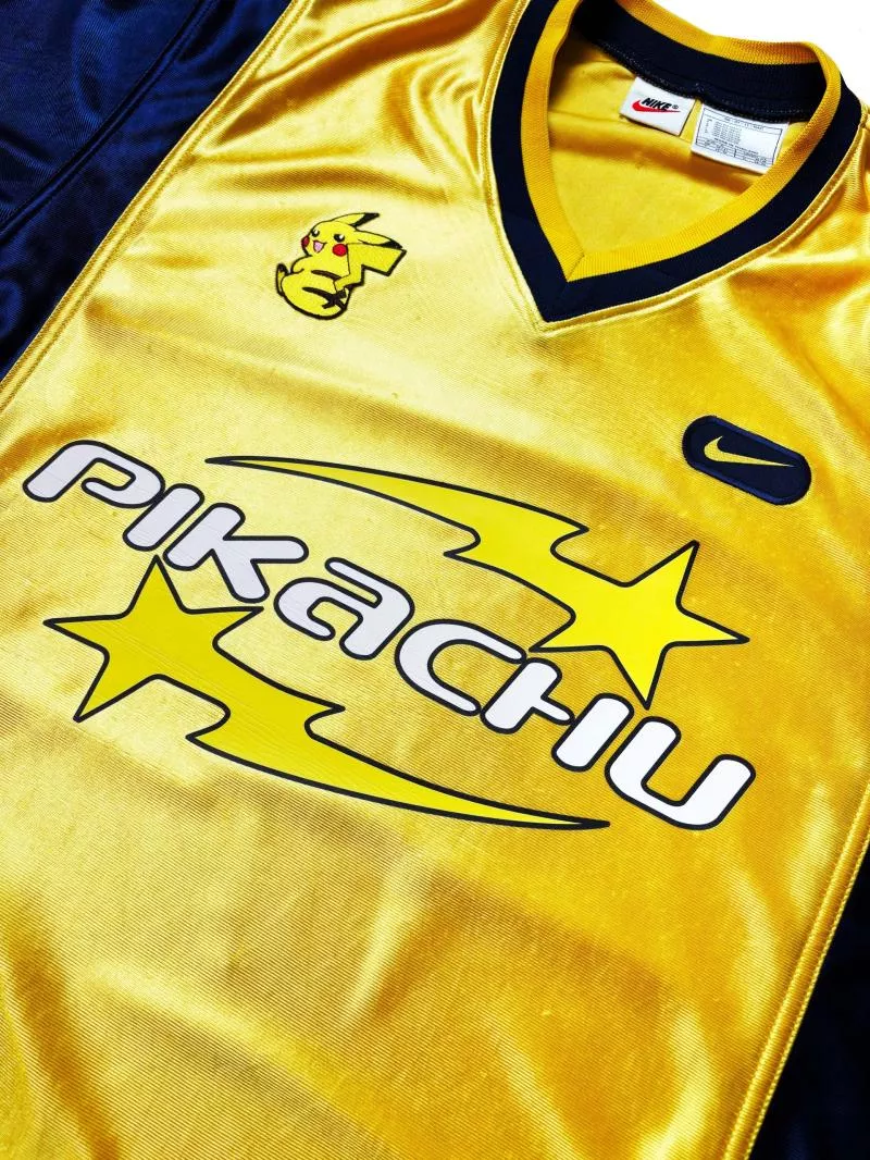 Cet artiste crée des maillots de foot à l'effigie des Pokémon