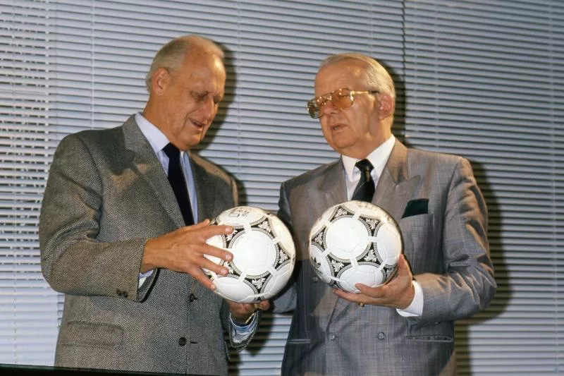 DFB President Hermann NEUBERGER (right) and FIFA President Joao HAVELANGE, both holding a soccer ball, the official World Cup Ball Etrusco, at the group draw for the 1990 World Cup in Italy, 09.12.1989, Sven Simon Photo Agency GmbH &amp; Co. Press Photo KG # Prinzess-Luise-Str. 41 # 45479 M uelheim / R uhr # Tel. 0208/9413250 # Fax. 0208/9413260 # GLS Bank # BLZ 430 609 67 # Kto. 4030 025 100 # IBAN DE75 4306 0967 4030 0251 00 # BIC GENODEM1GLS # www.svensimon.net. | usage worldwide  Photo by Icon Sport   - Photo by Icon Sport