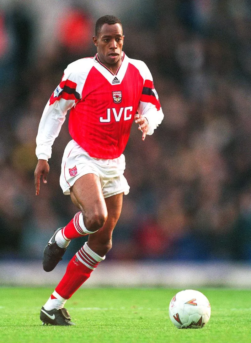 Arsenal sort une réédition de son maillot 92-94