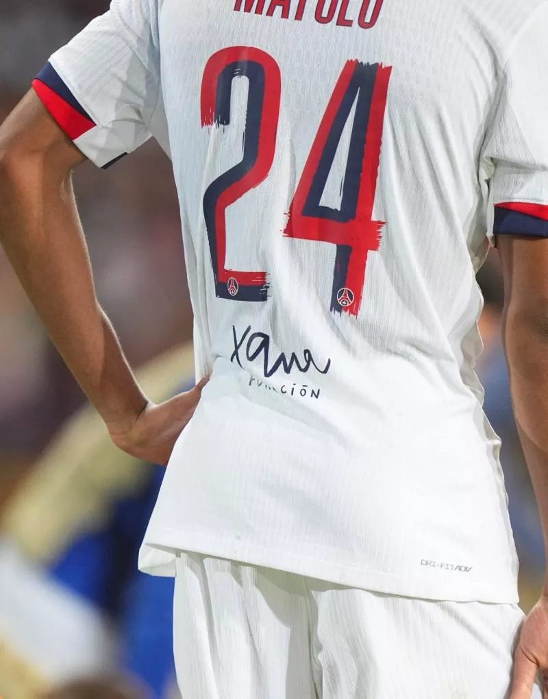 <span style="font-size: 16px">Les maillots portés par les parisiens seront bientôt proposés aux enchères et les bénéfices réalisés grâce à leur vente </span><strong style="font-size: 16px">intégralement reversés à la fondation Xana</strong><span style="font-size: 16px">.</span>