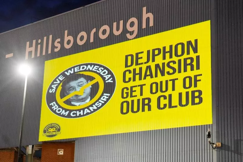 Les supporters de Sheffield Wednesday achètent des maillots en masse pour aider leur club