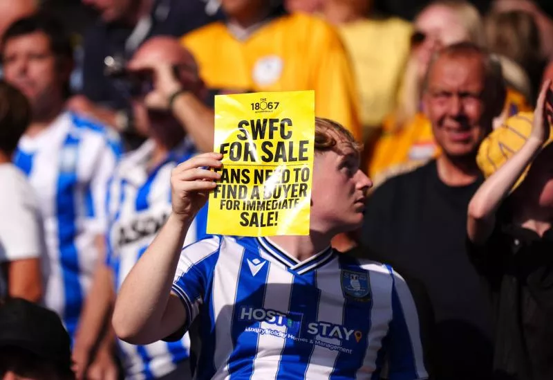 Les supporters de Sheffield Wednesday achètent des maillots en masse pour aider leur club